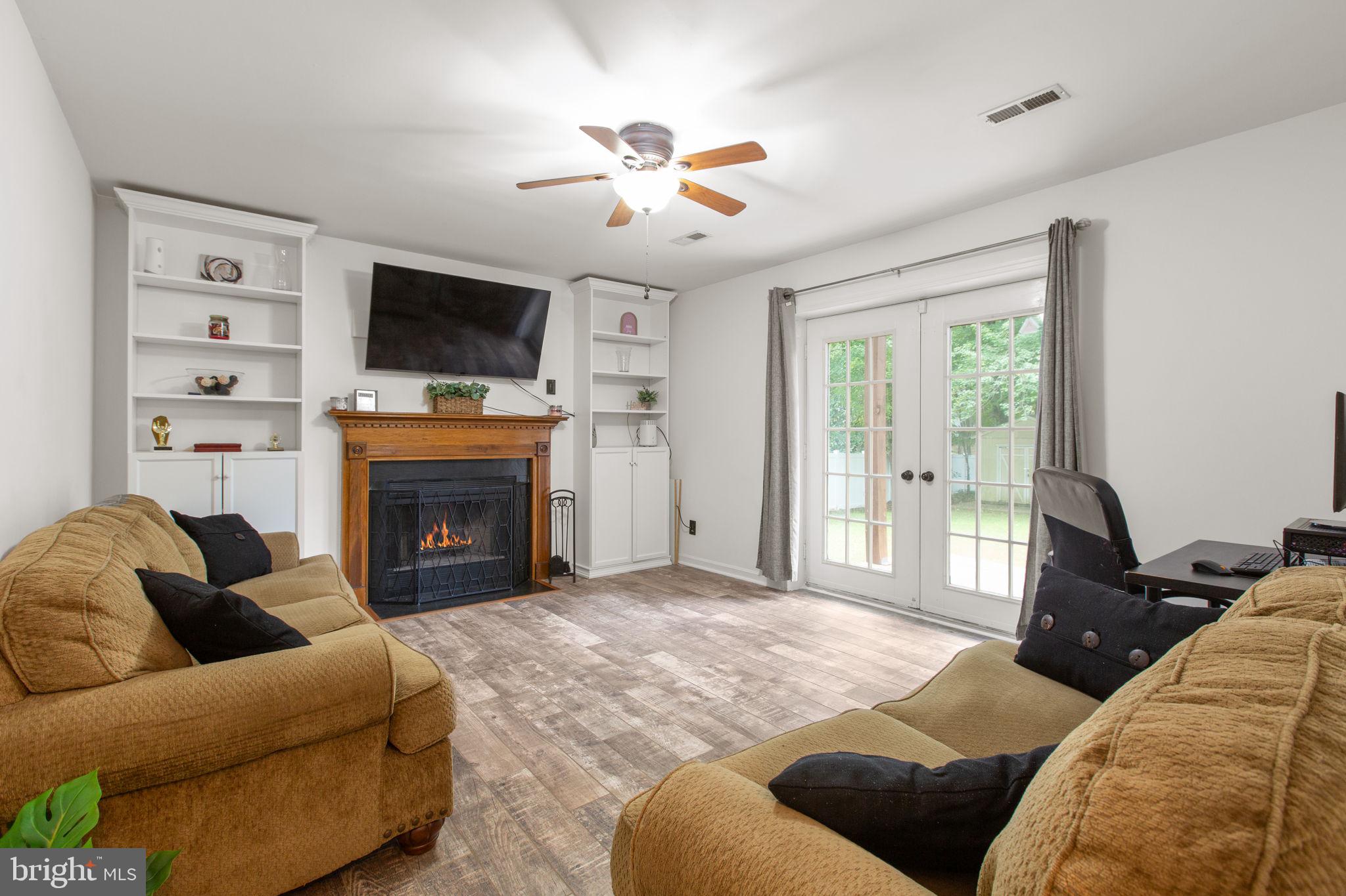 3909 GLAZEBROOK DRIVE