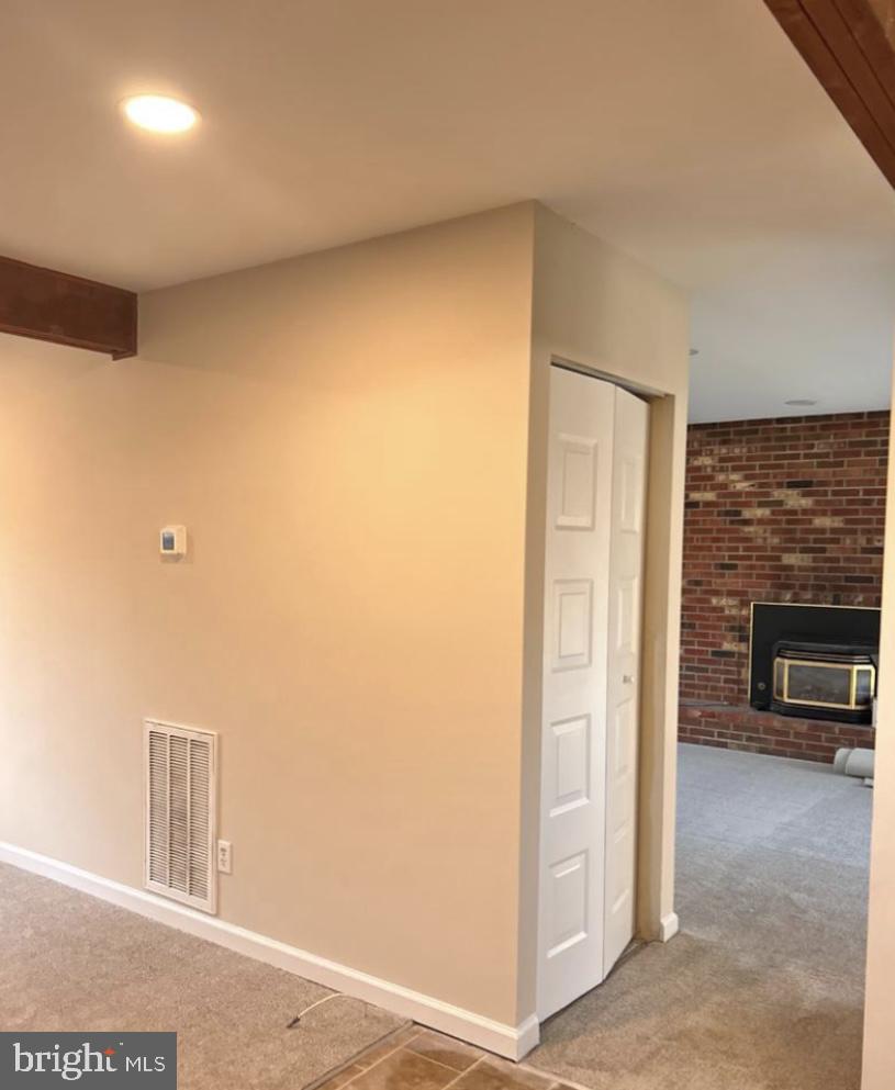 STONEYBROOKE - Residential Lease