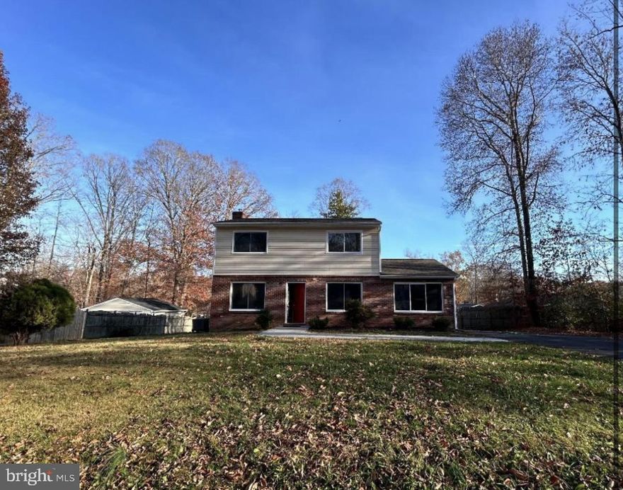 For Rent- 3 bedrooms, 2 levels and 1.5 bathrooms. Huge driveway- can fit a lot of vehicles. Available January 25, 2026.