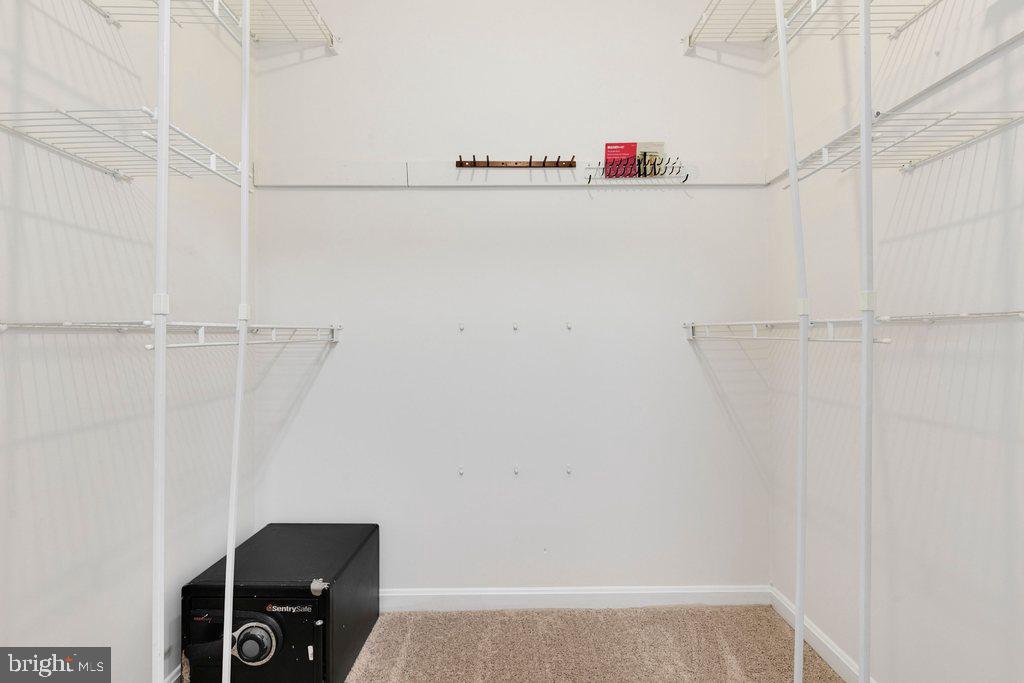 CALVERTON - Residential