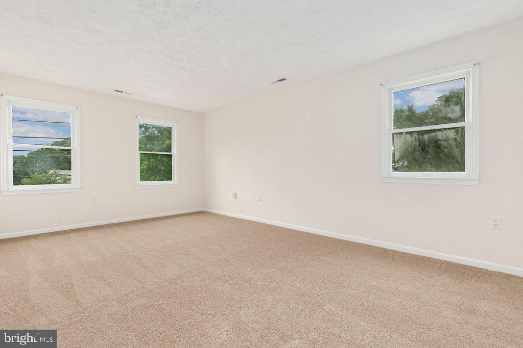 CALVERTON - Residential