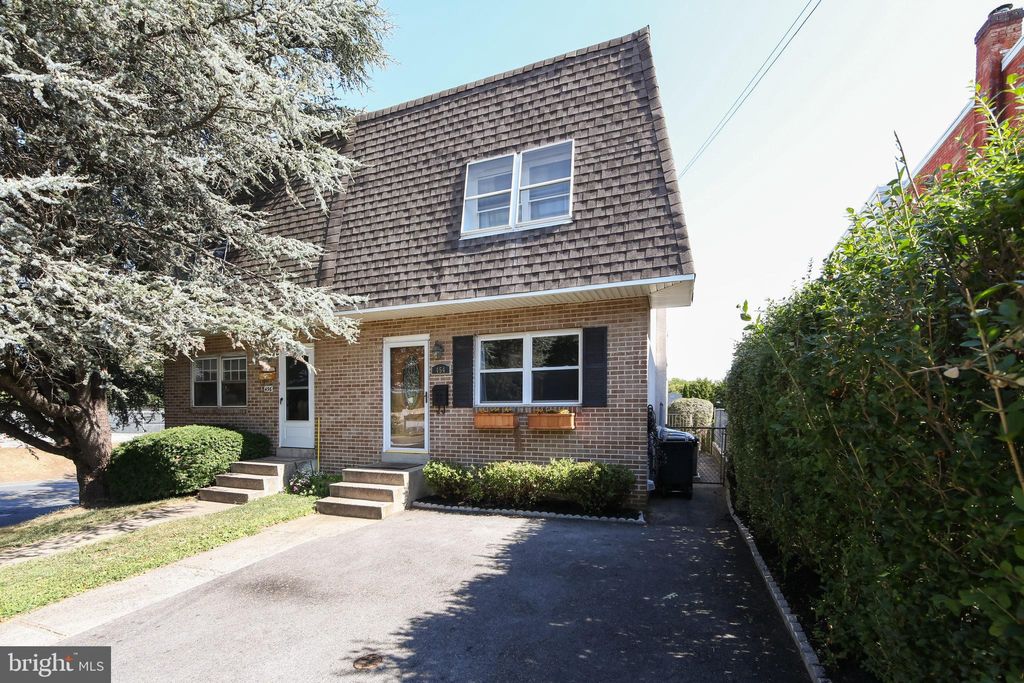 Photo of 454 W 6th Avenue, CONSHOHOCKEN, PA 19428 (MLS # PAMC2154032)