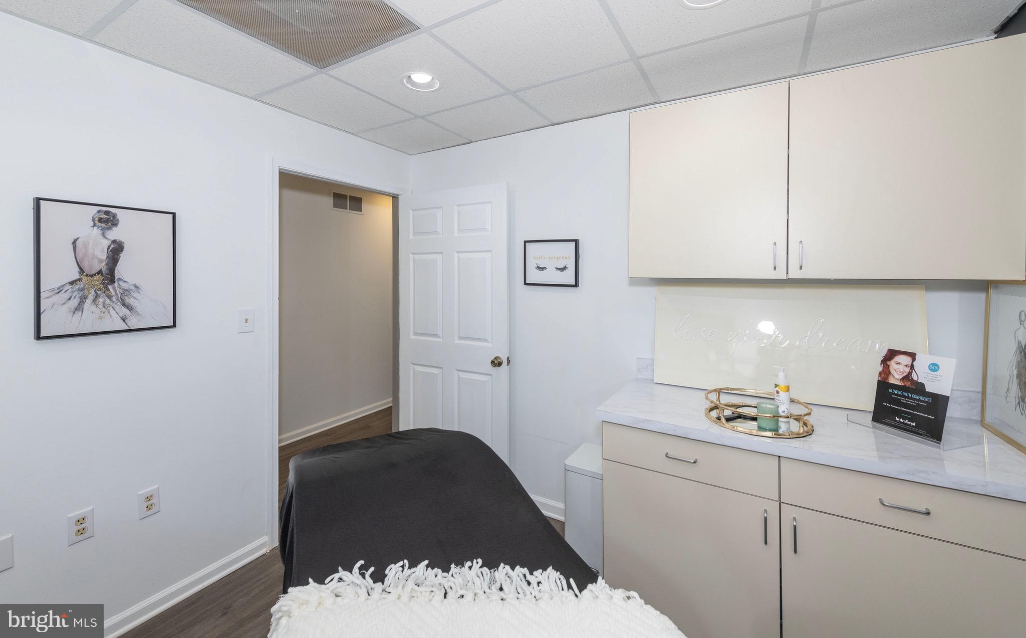 AMBER MEADOWS PROFESSIONAL BUILDING - Commercial Sale