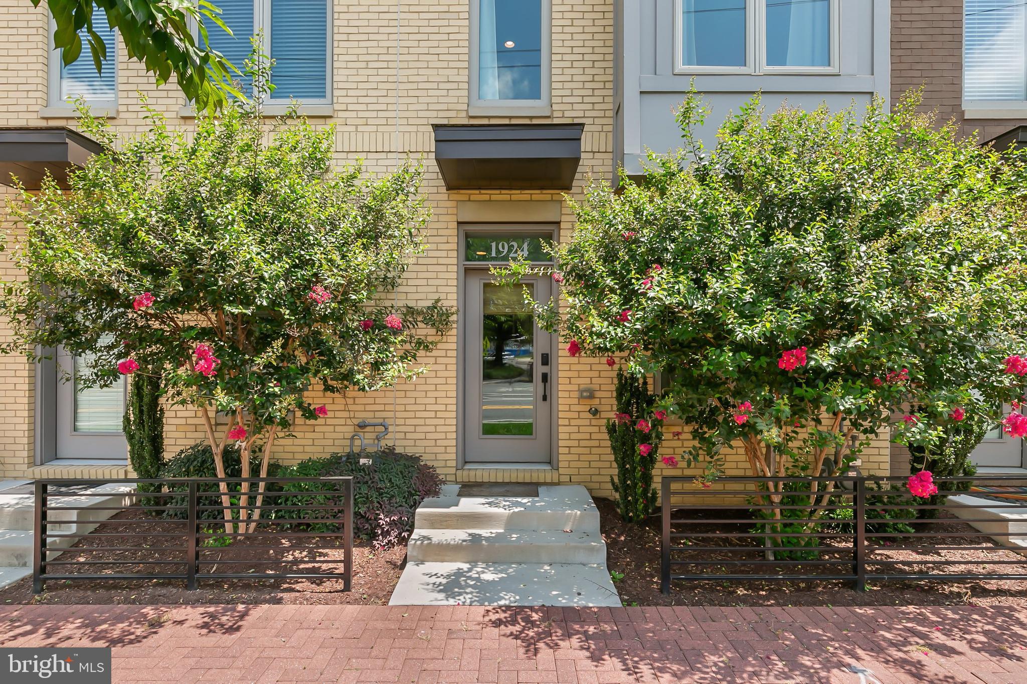 1924 CHAPMAN AVENUE 10