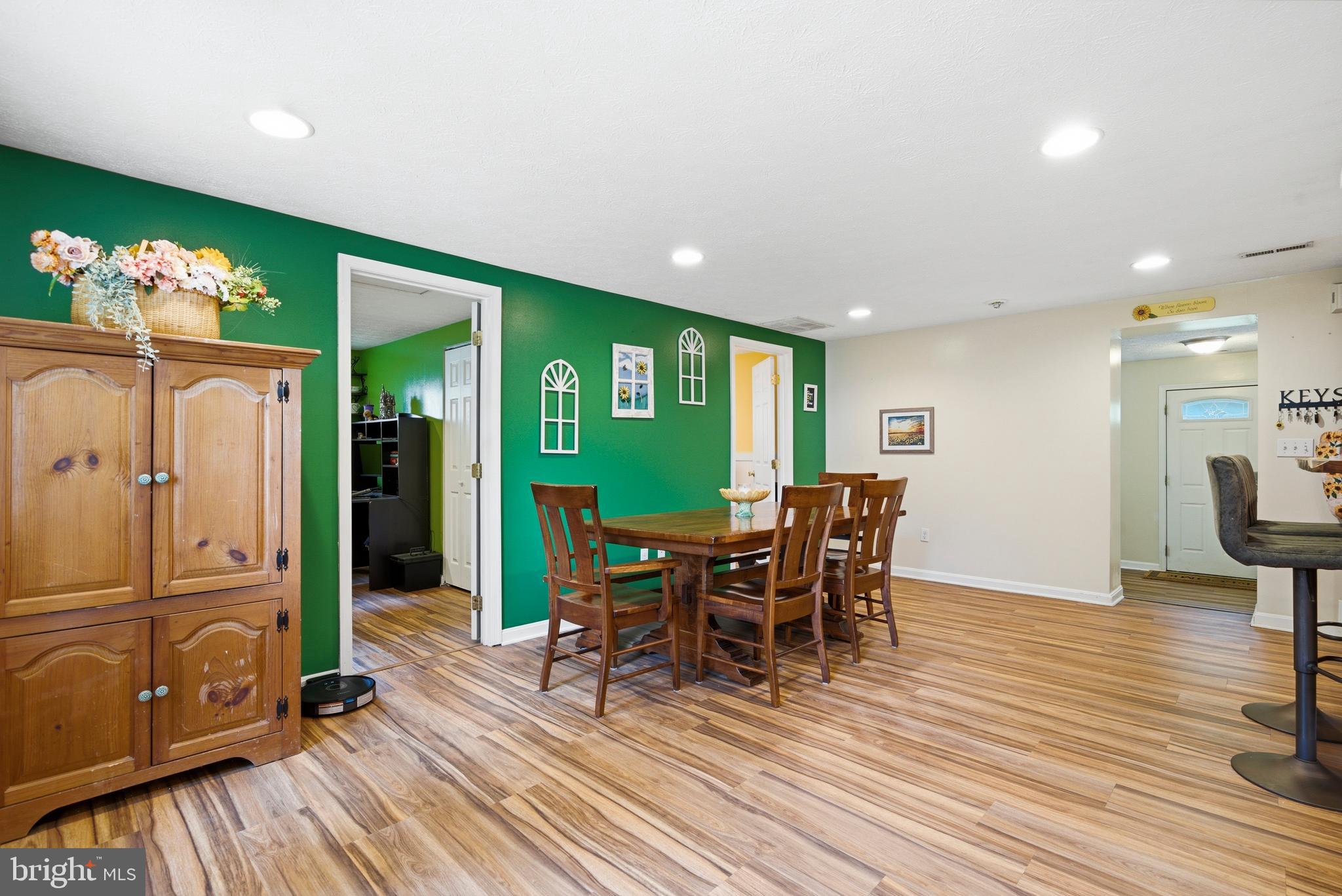 GOLDEN BEACH - Residential