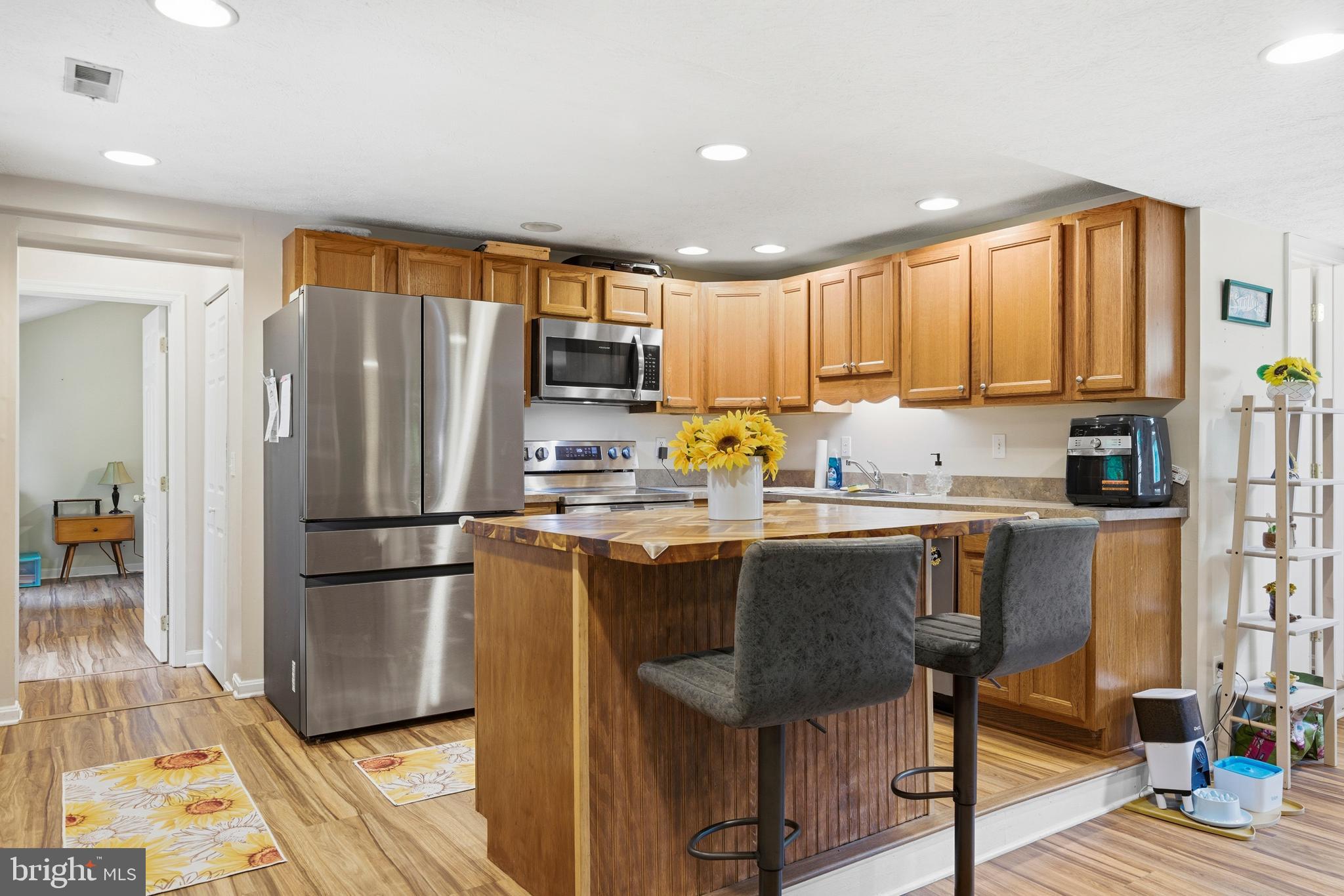 GOLDEN BEACH - Residential