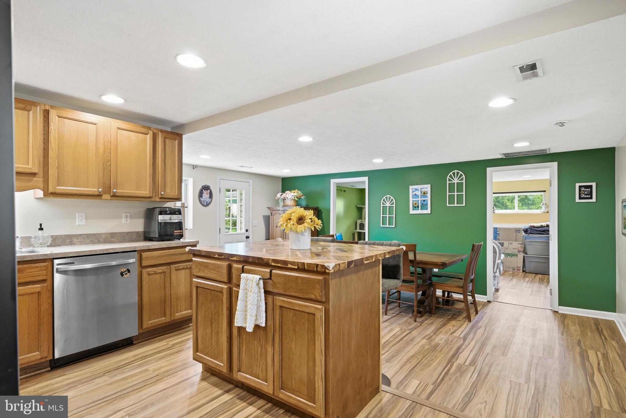 GOLDEN BEACH - Residential