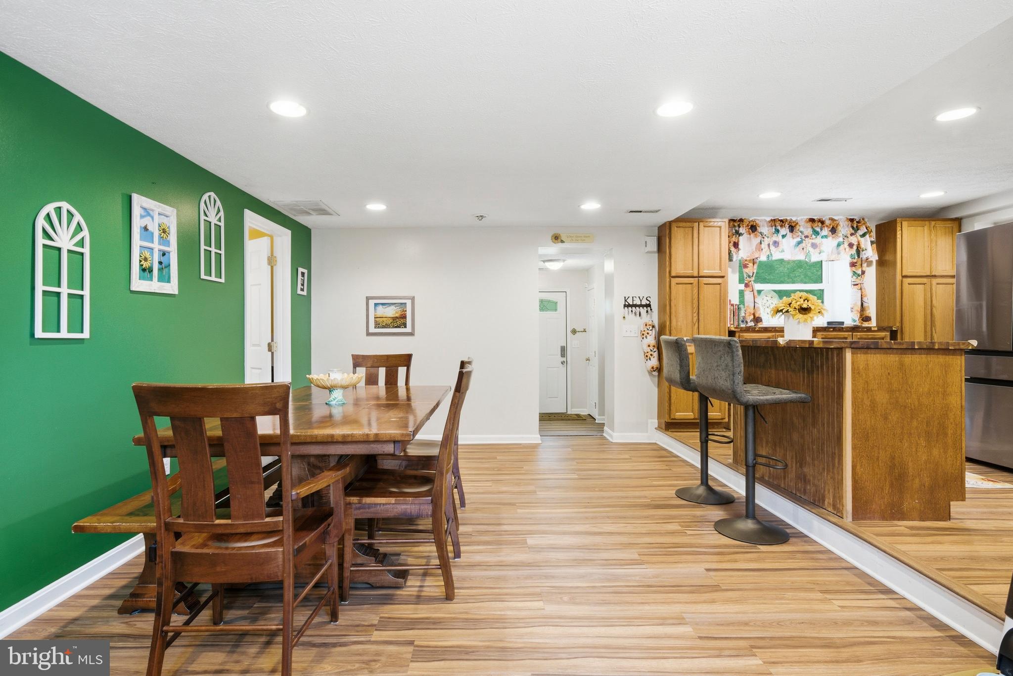 GOLDEN BEACH - Residential