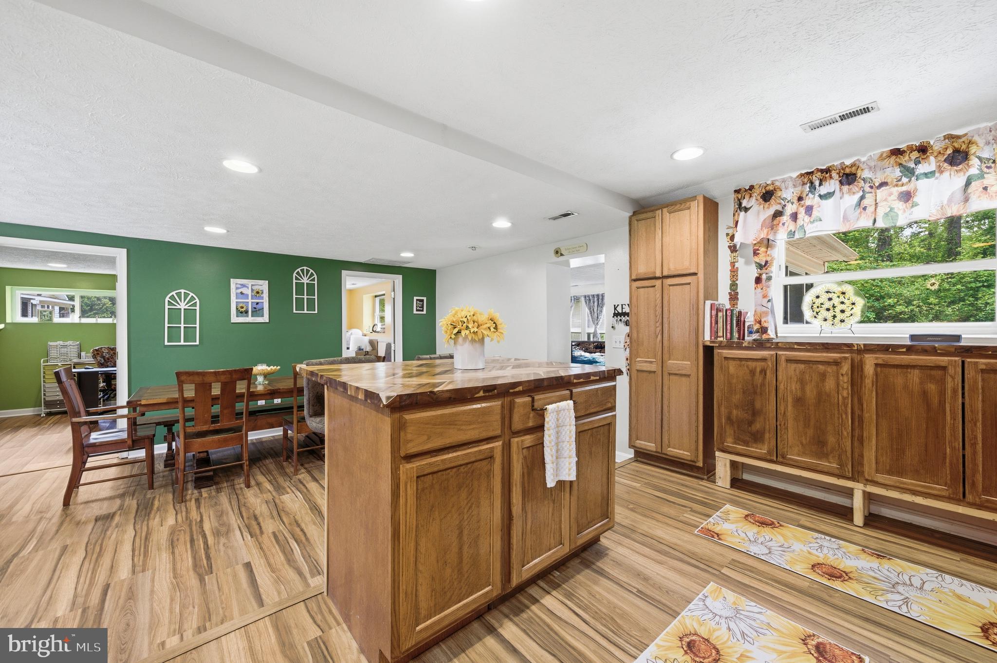 GOLDEN BEACH - Residential