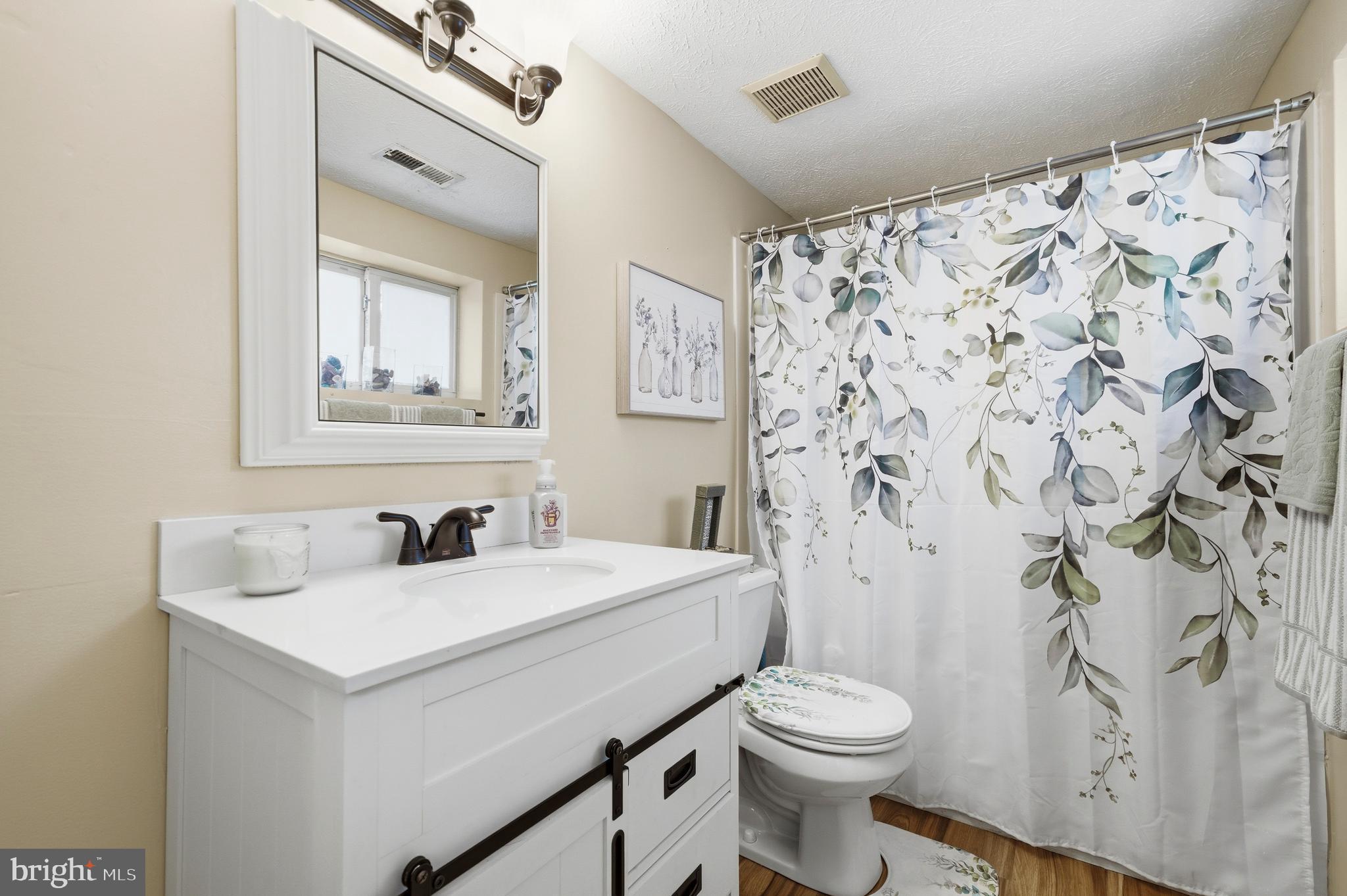 GOLDEN BEACH - Residential