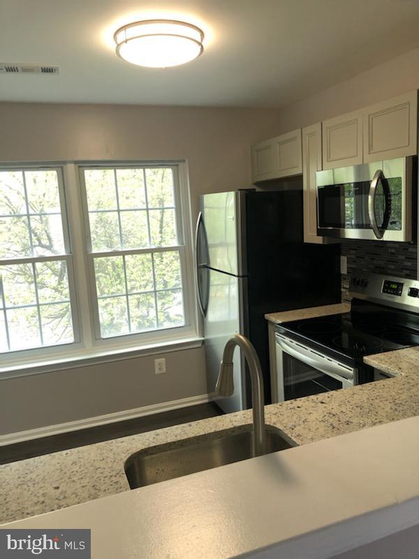 FOUNDERS WOODS - Residential