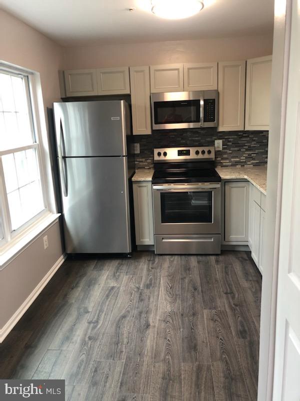 FOUNDERS WOODS - Residential