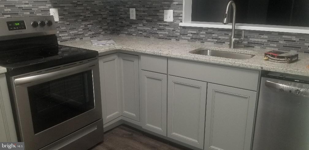 FOUNDERS WOODS - Residential