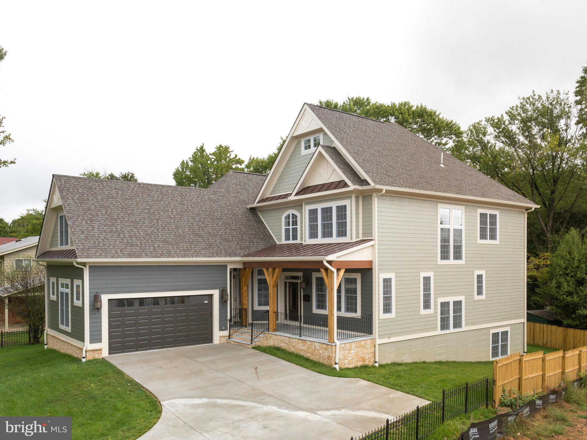 LANGLEY MANOR - Residential