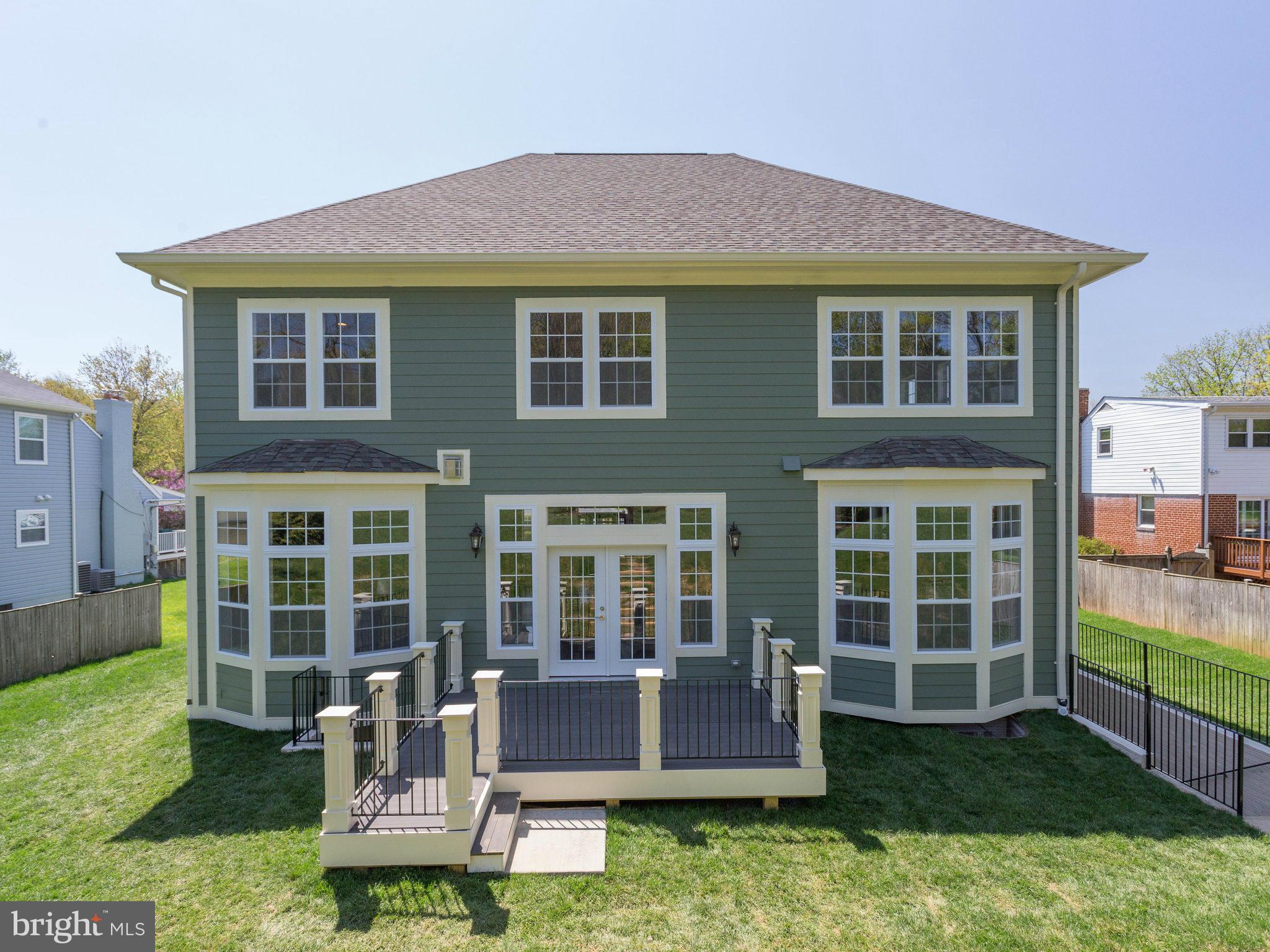 LANGLEY MANOR - Residential