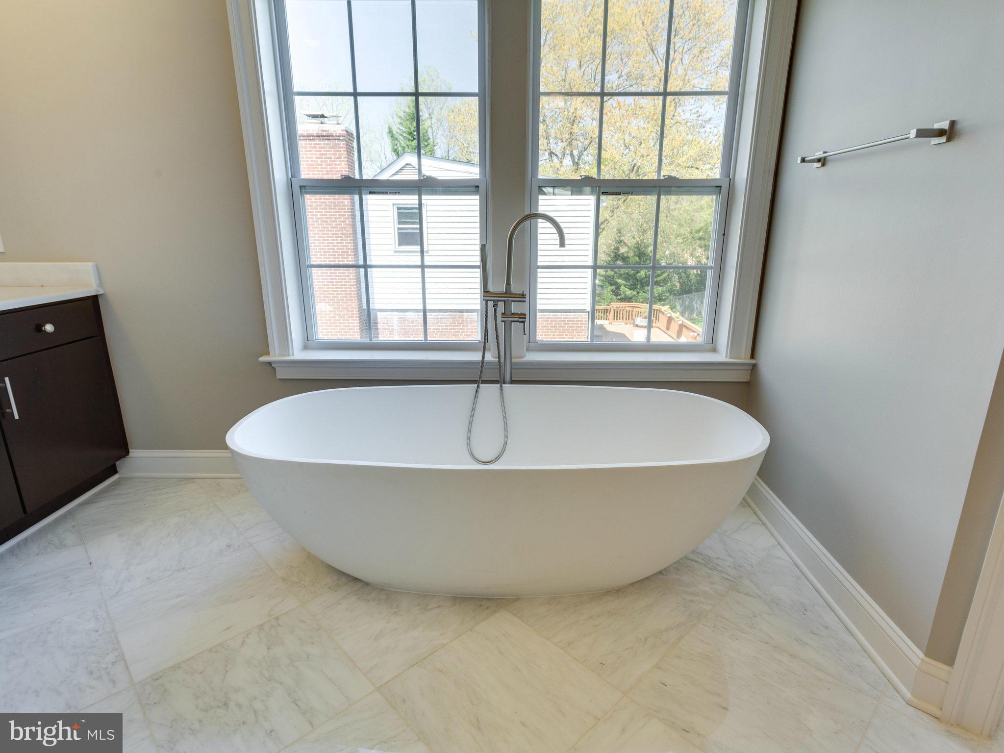 LANGLEY MANOR - Residential