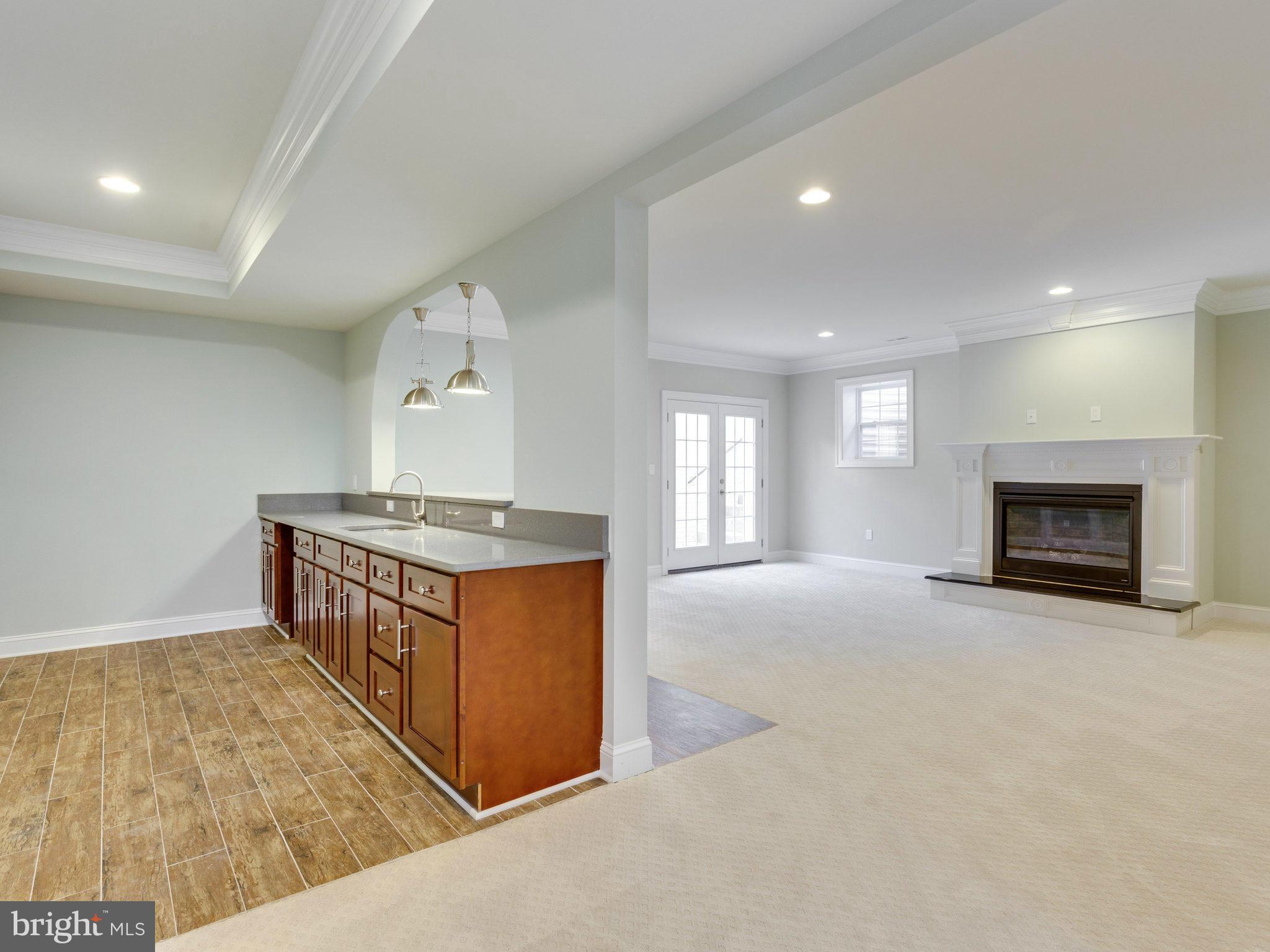 LANGLEY MANOR - Residential