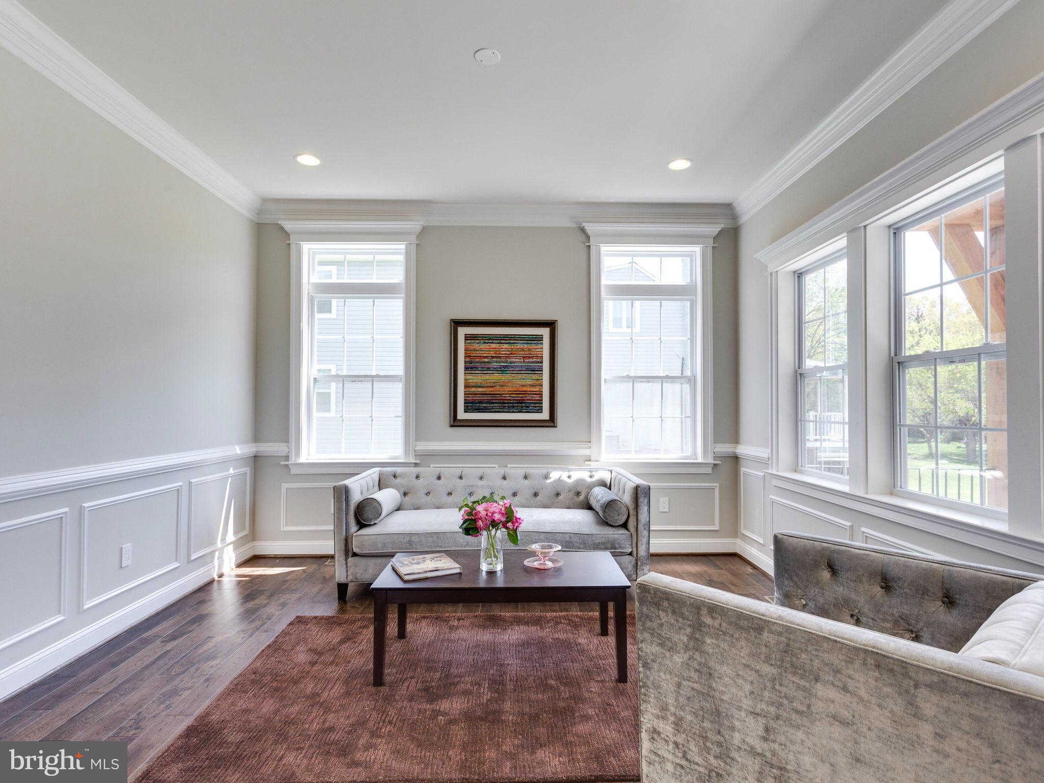 LANGLEY MANOR - Residential