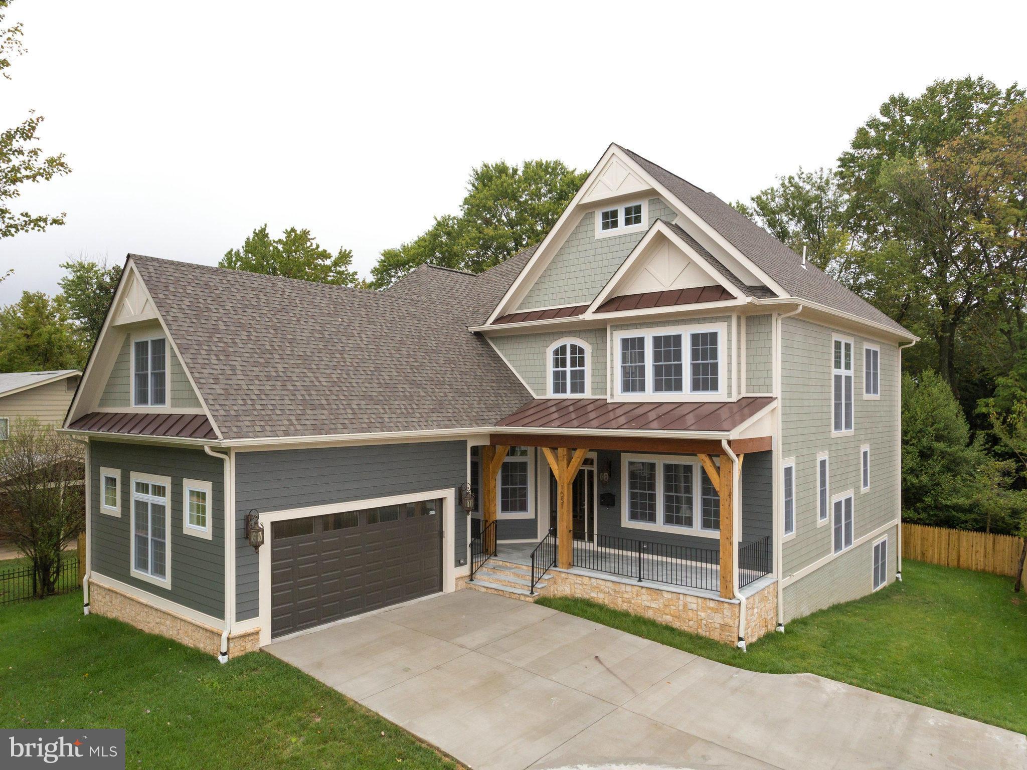 LANGLEY MANOR - Residential