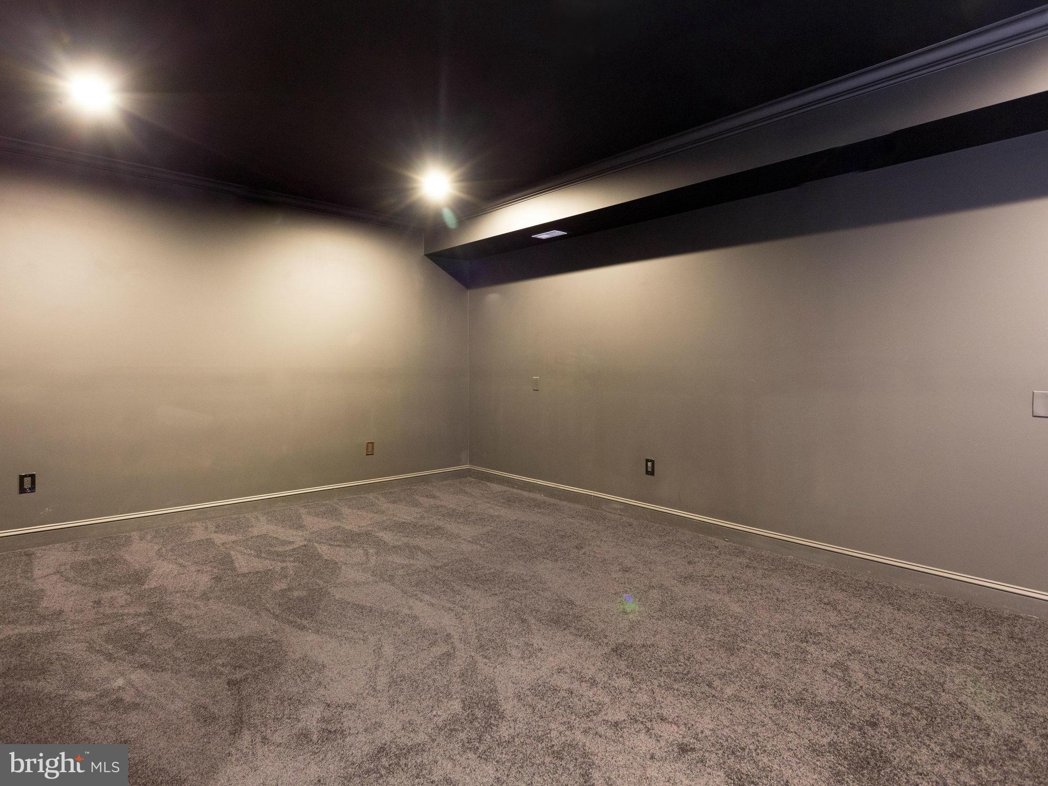 LANGLEY MANOR - Residential