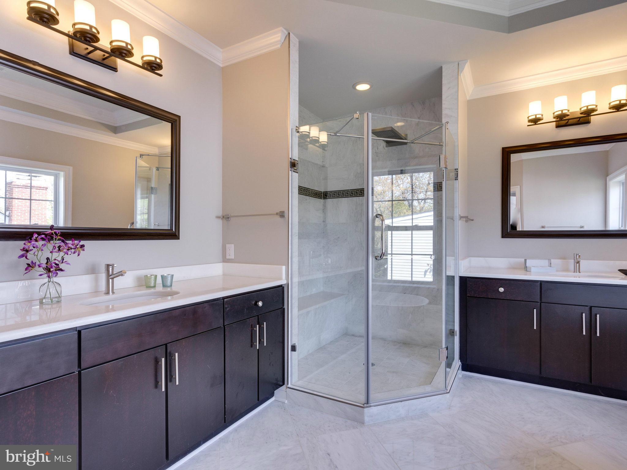 LANGLEY MANOR - Residential