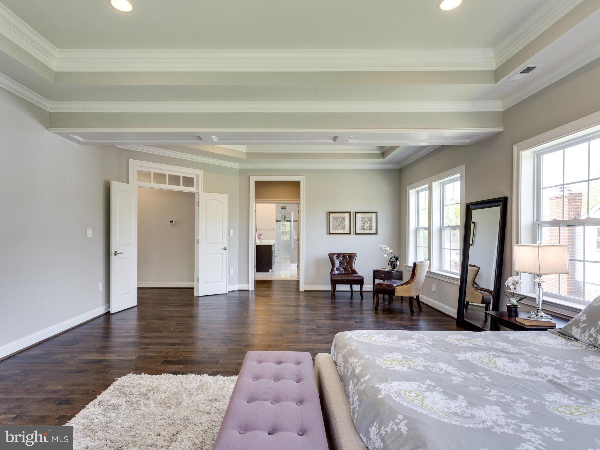 LANGLEY MANOR - Residential