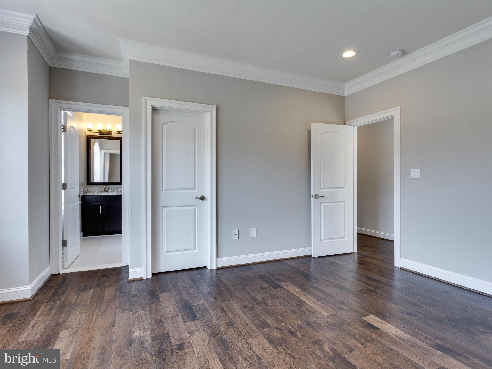 LANGLEY MANOR - Residential