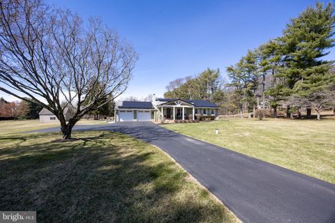 41 DENTON DRIVE GLENMOORE PA 19343