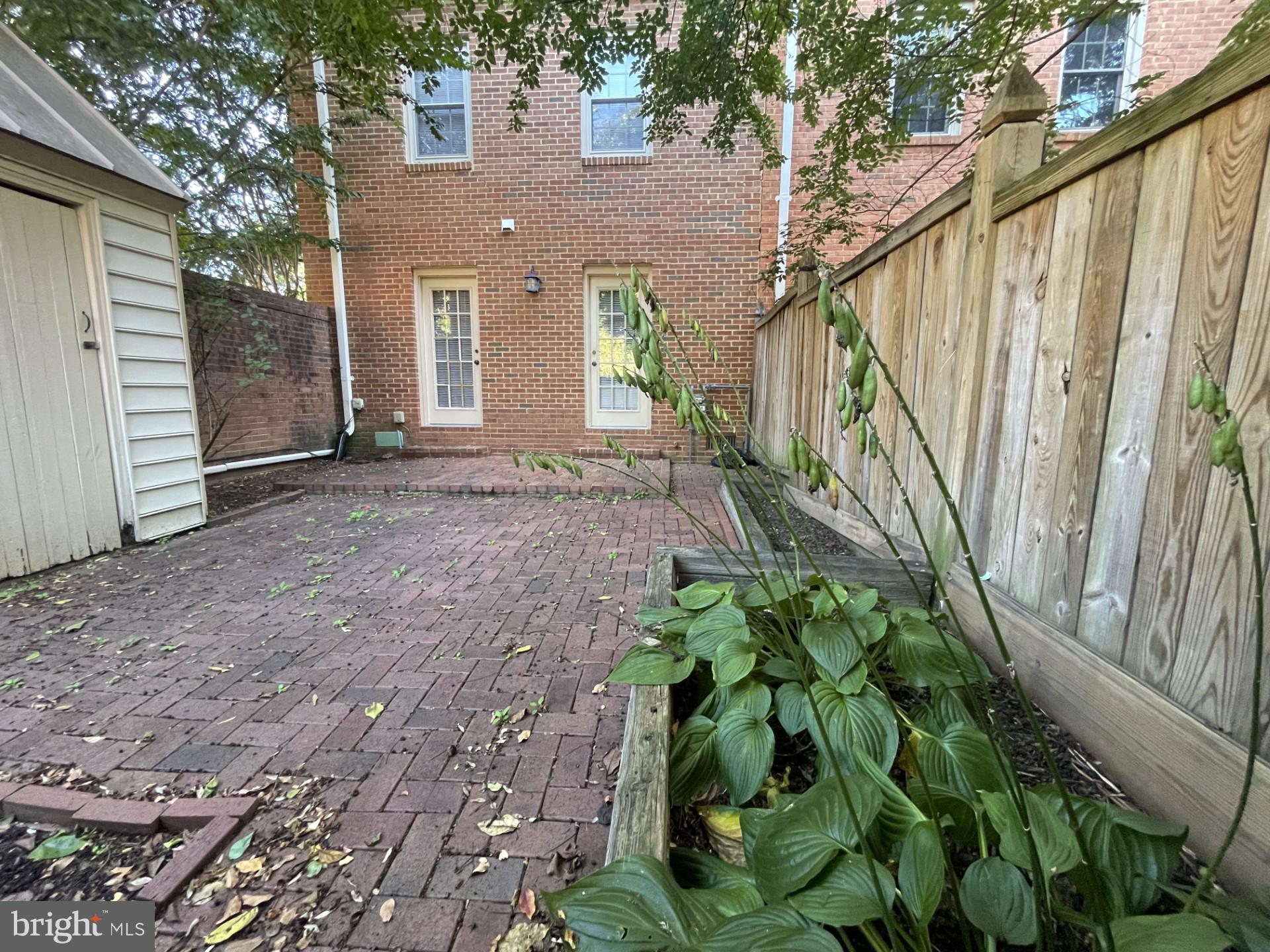 COLLEGE HILL - Residential Lease