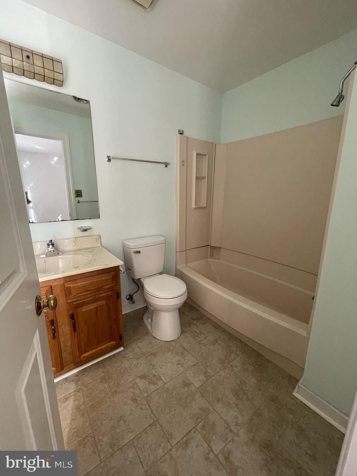 COLLEGE HILL - Residential Lease