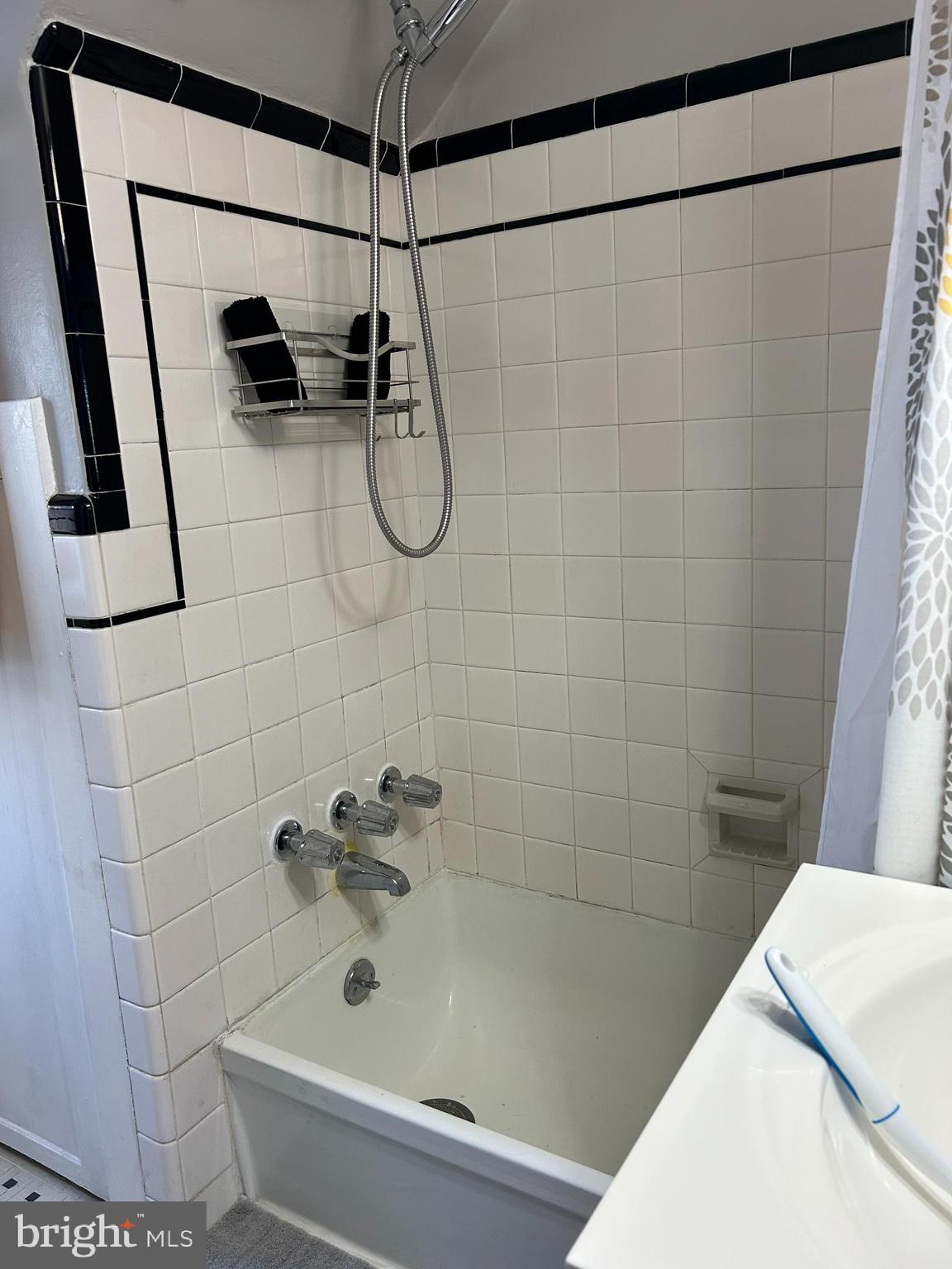 WOODMERE - Residential Lease