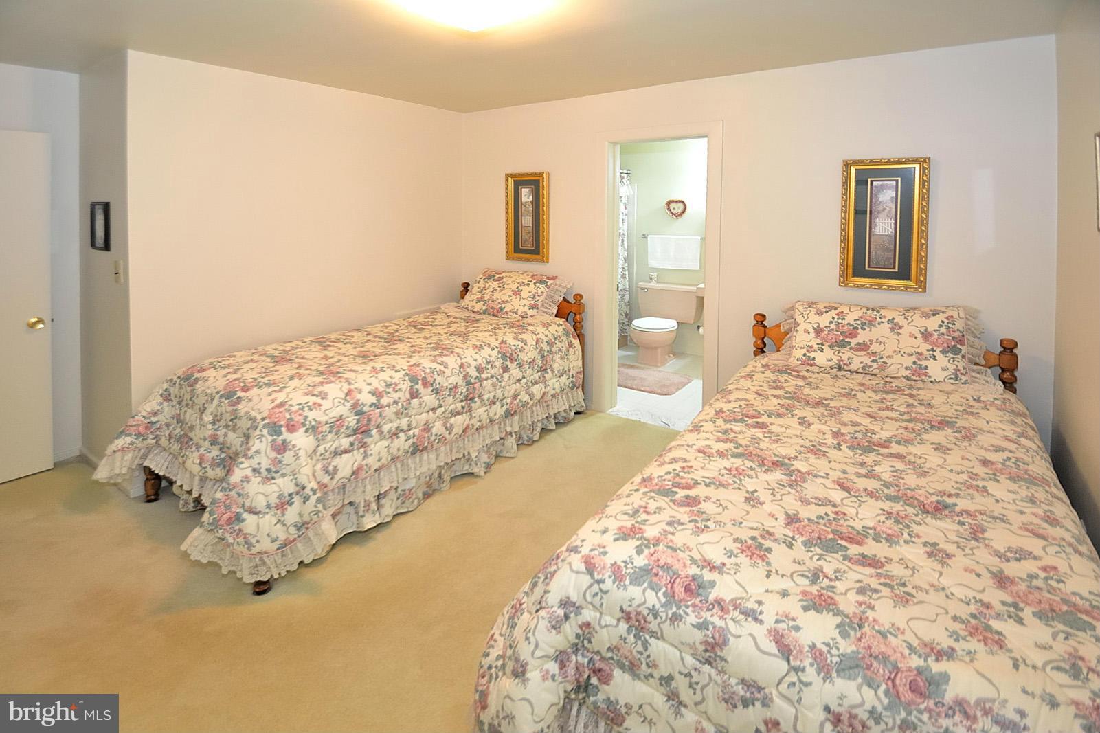 FAIRFAX HOMES - Residential