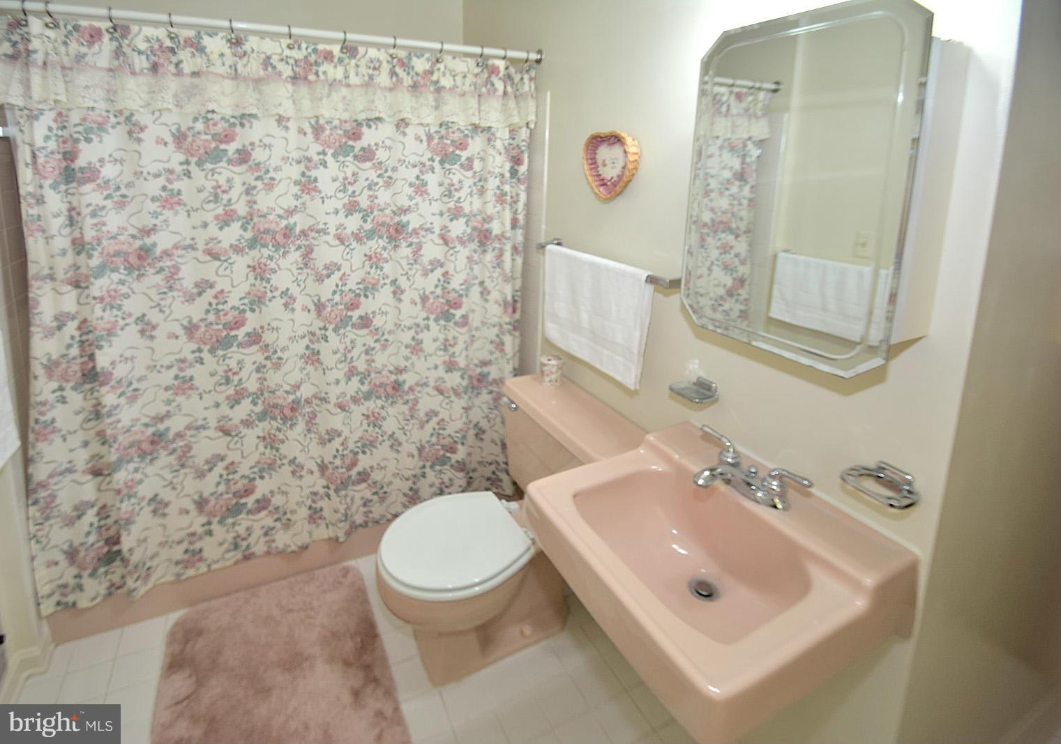 FAIRFAX HOMES - Residential