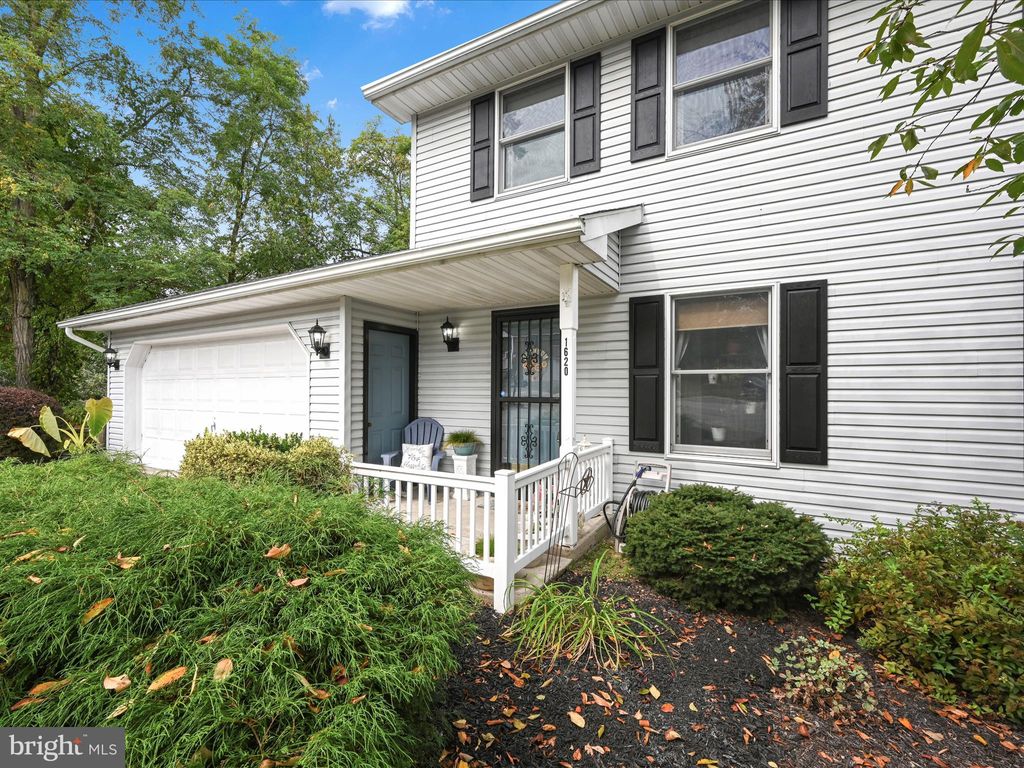 Photo of 1620 Leslynn Road, YORK, PA 17403 (MLS # PAYK2090112)