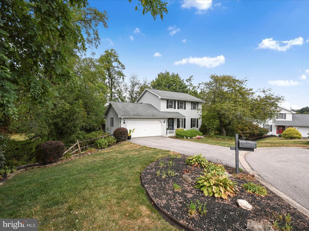 Photo of 1620 Leslynn Road, YORK, PA 17403 (MLS # PAYK2090112)