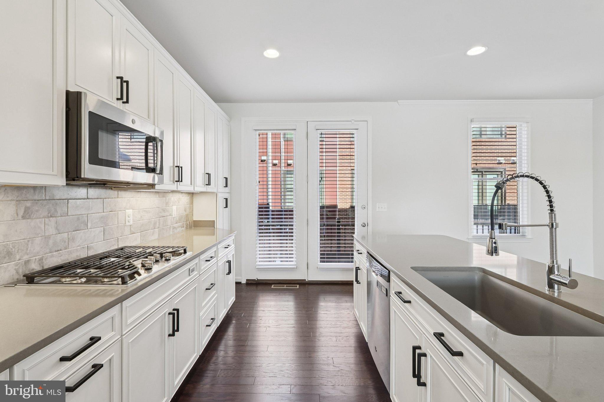 LAUREL HILL - Residential