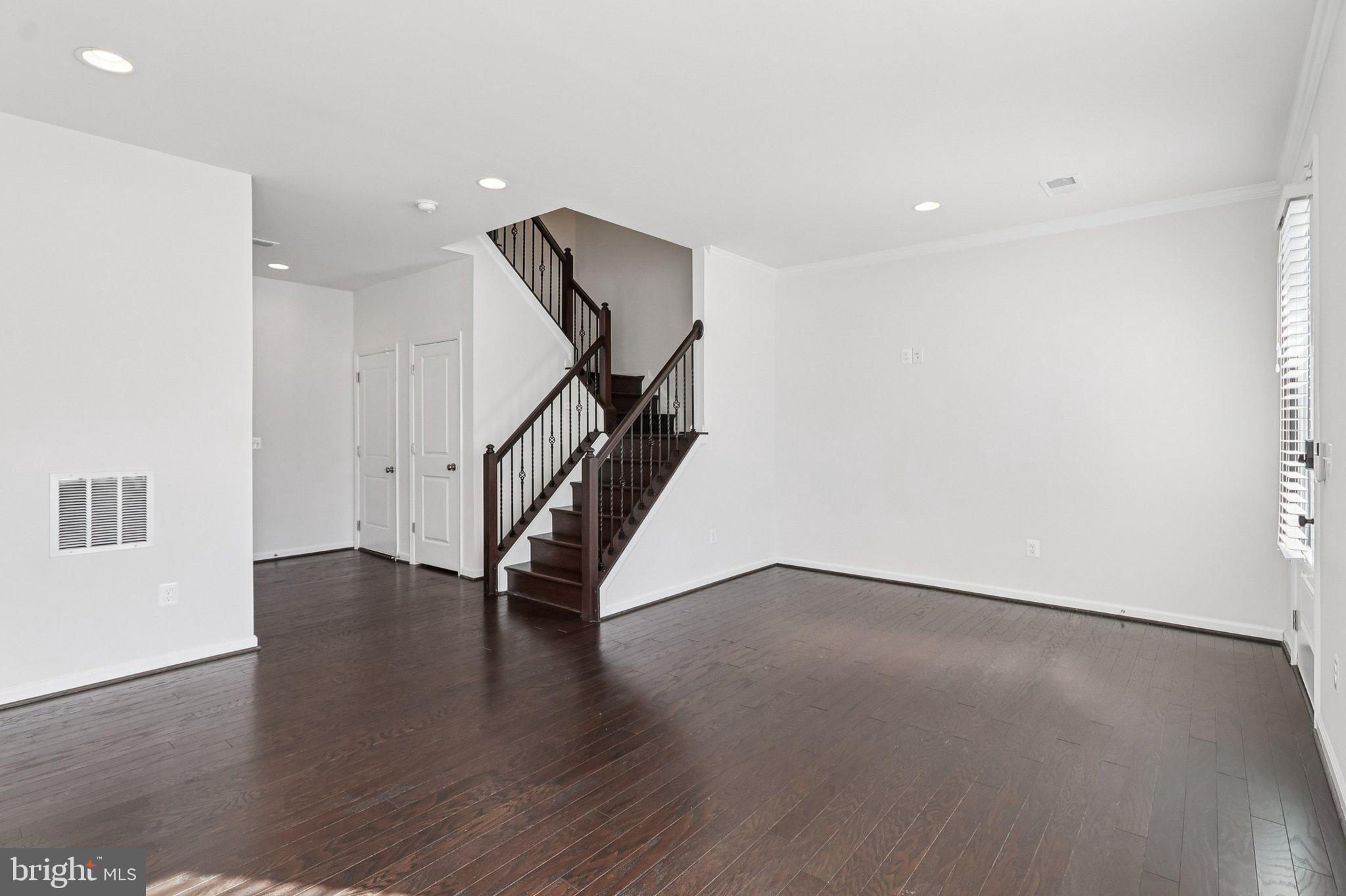 LAUREL HILL - Residential