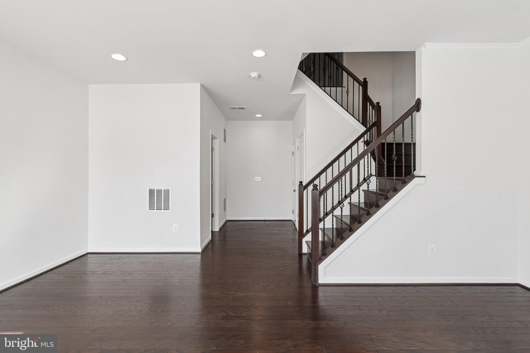 LAUREL HILL - Residential