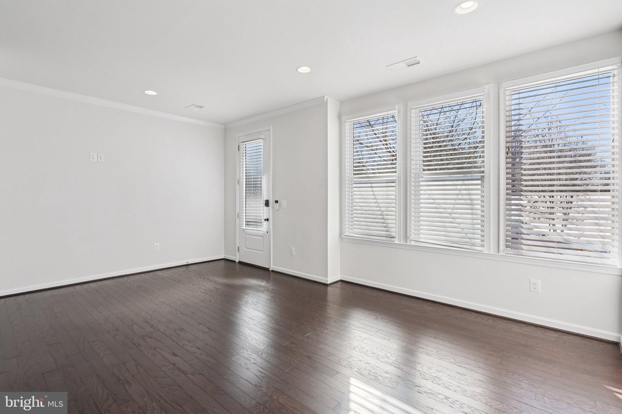 LAUREL HILL - Residential