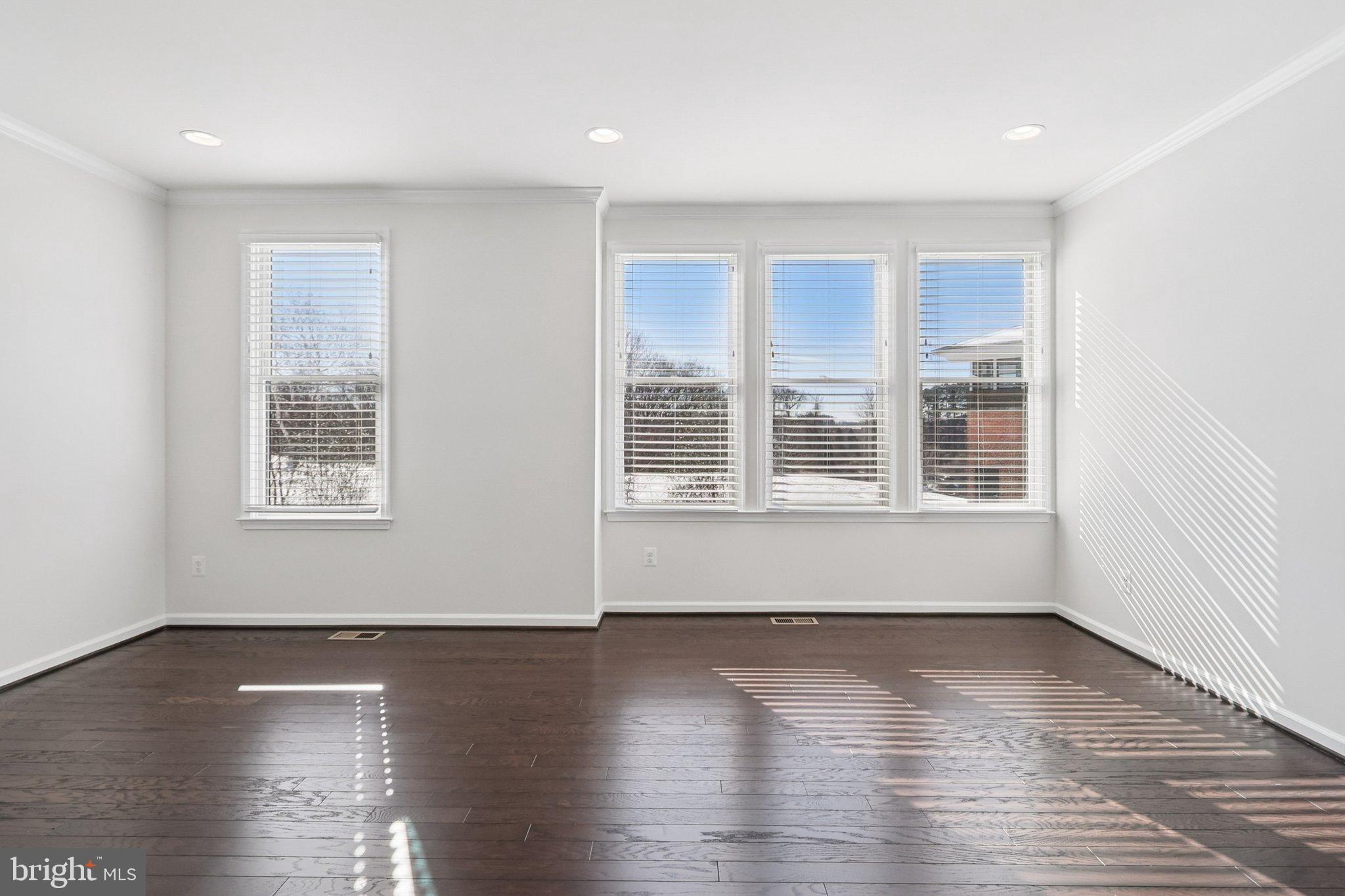 LAUREL HILL - Residential