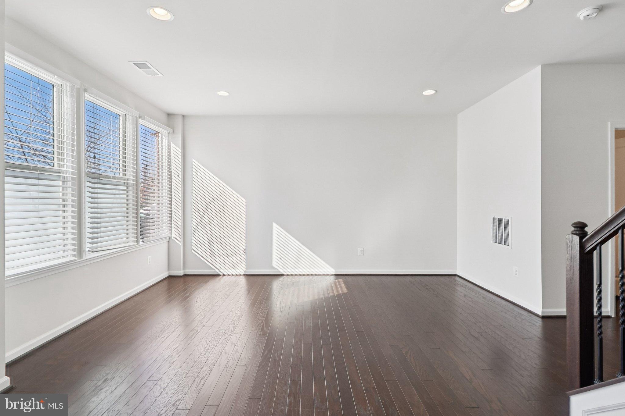 LAUREL HILL - Residential