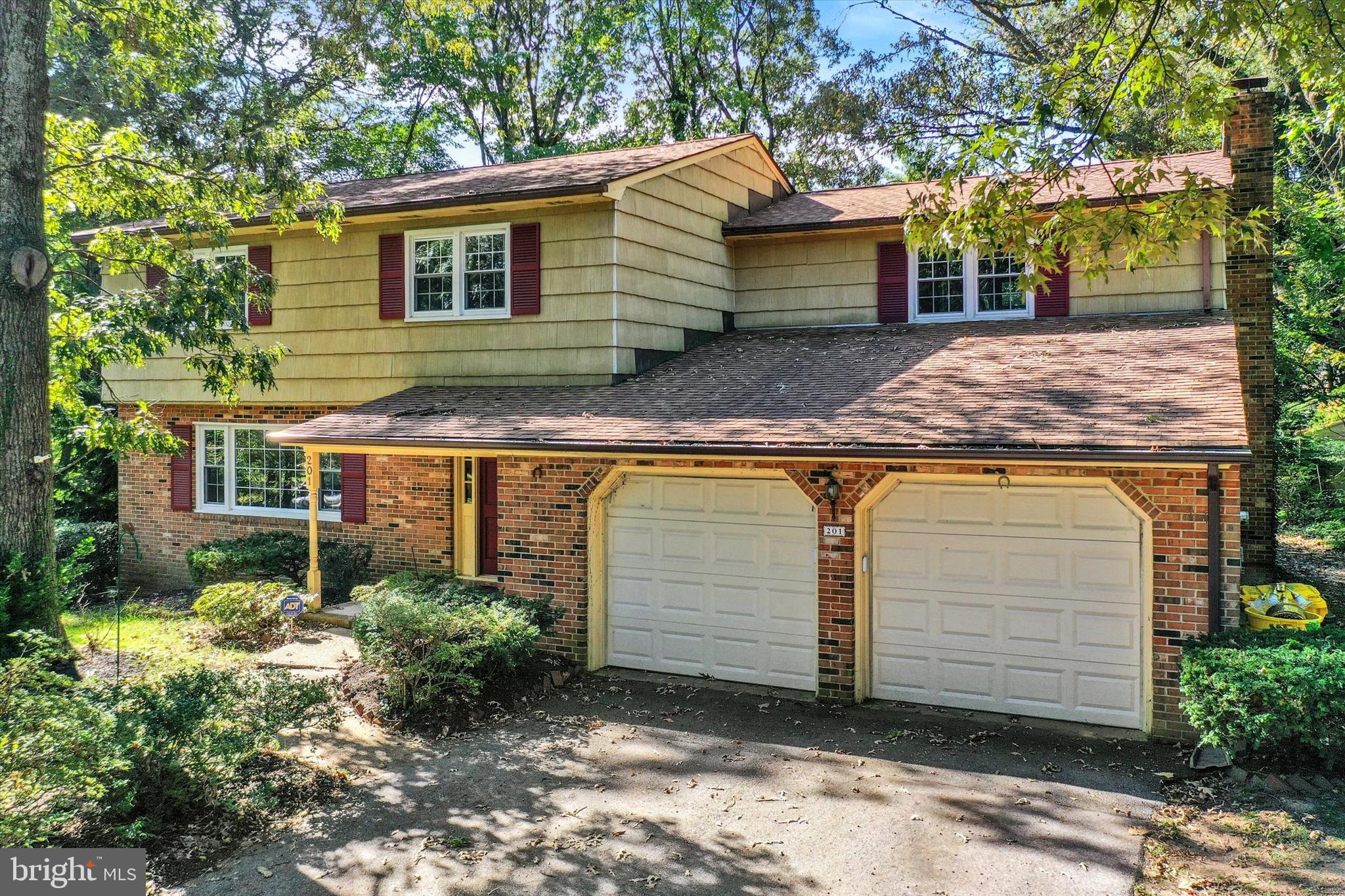 201 OAK AVENUE