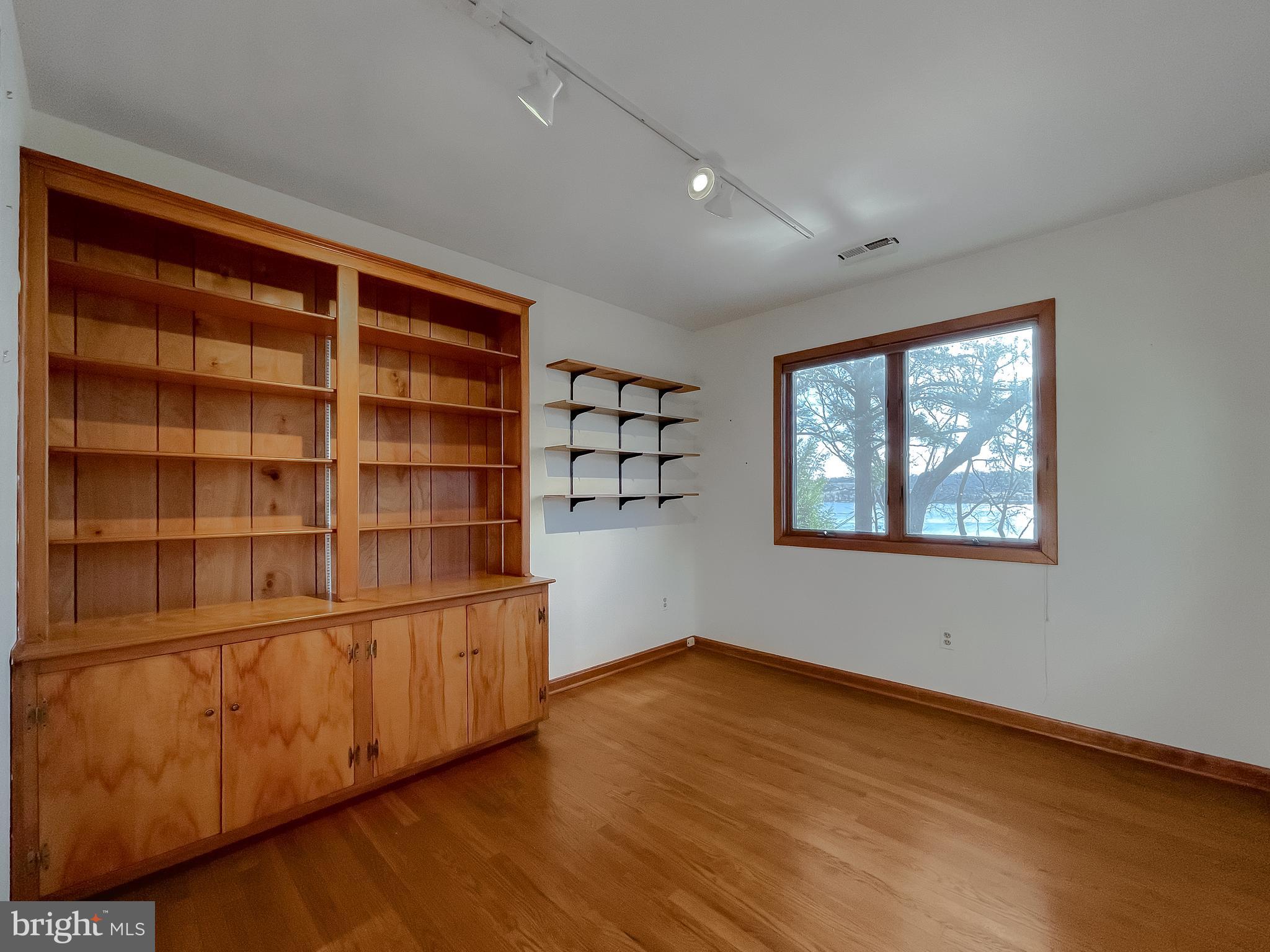 LEONARDTOWN - Residential