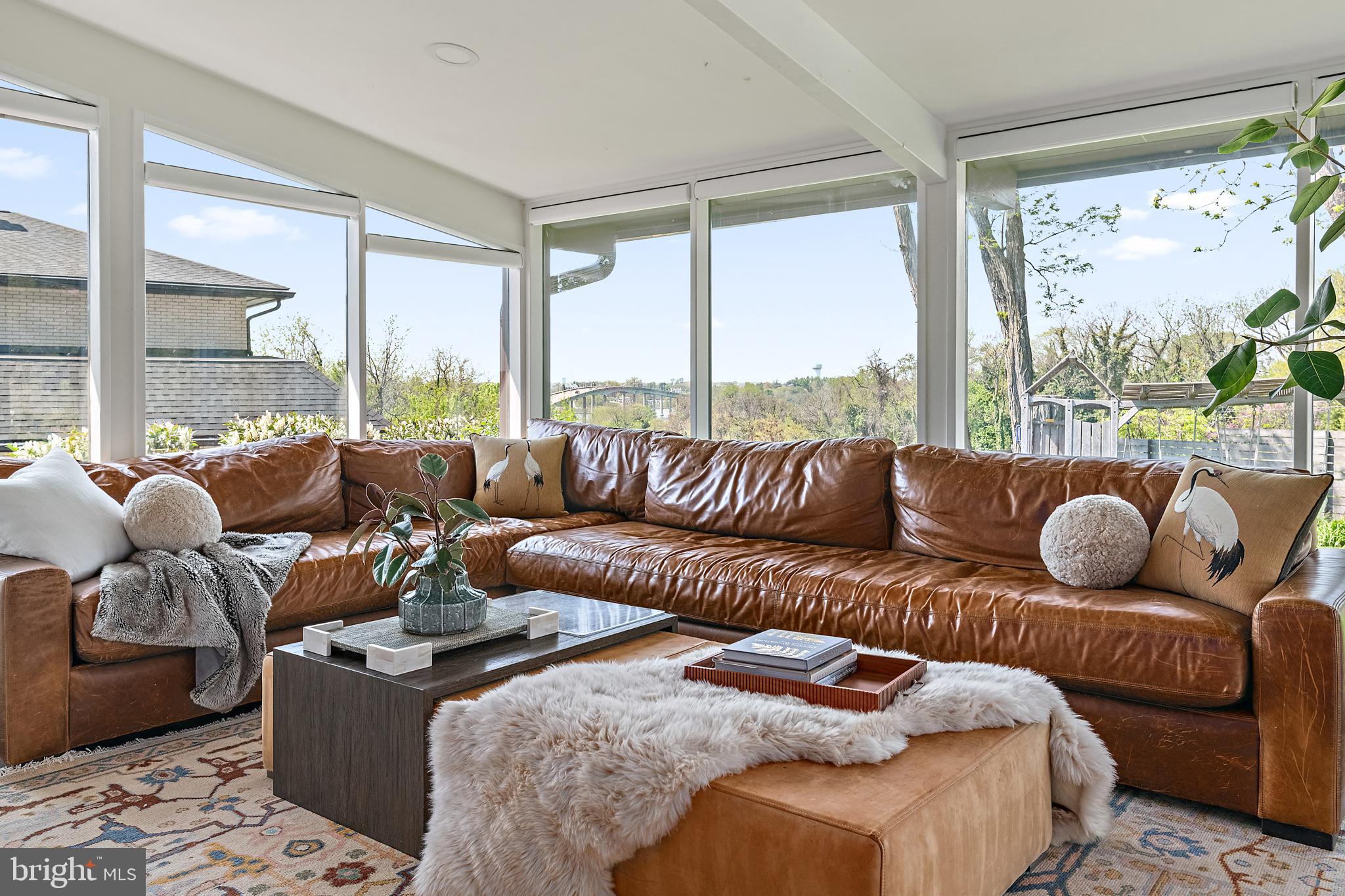 PENDENNIS MOUNT - Residential