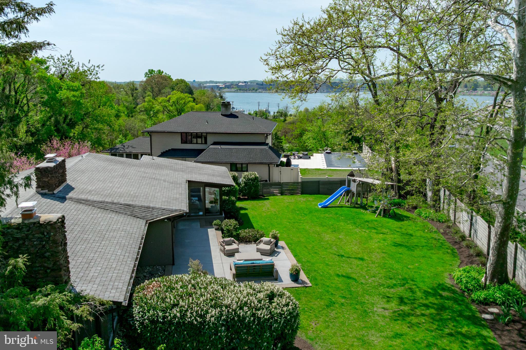 PENDENNIS MOUNT - Residential