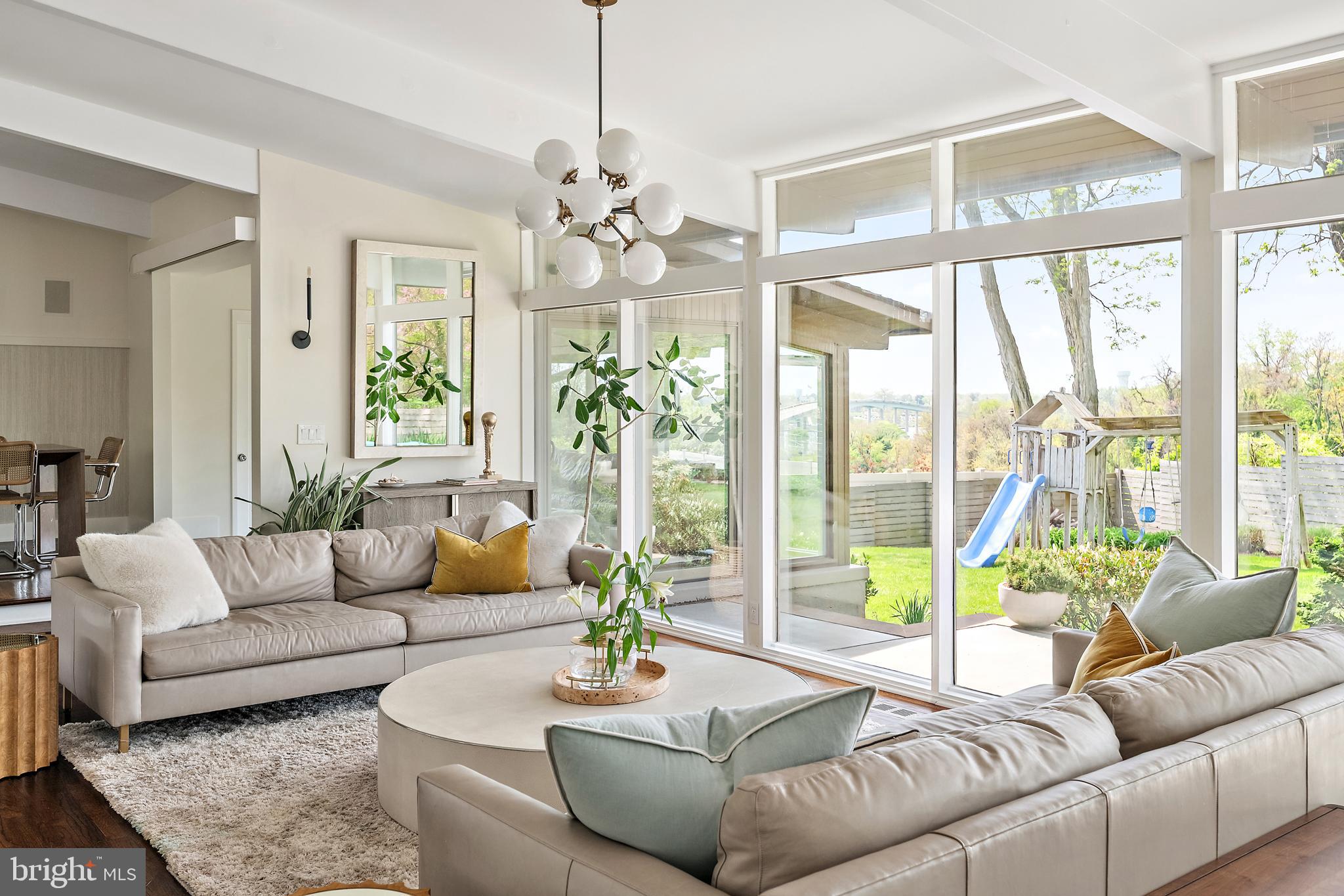 PENDENNIS MOUNT - Residential