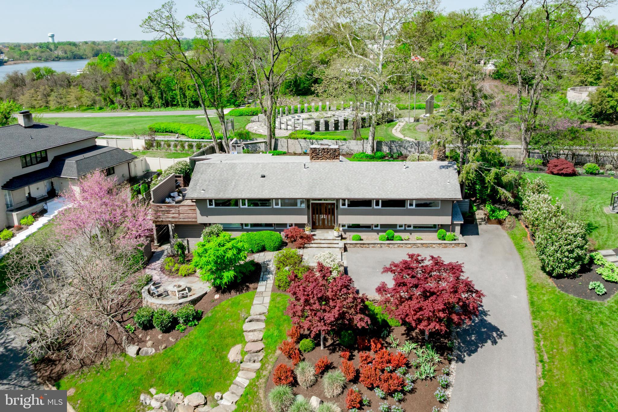 PENDENNIS MOUNT - Residential