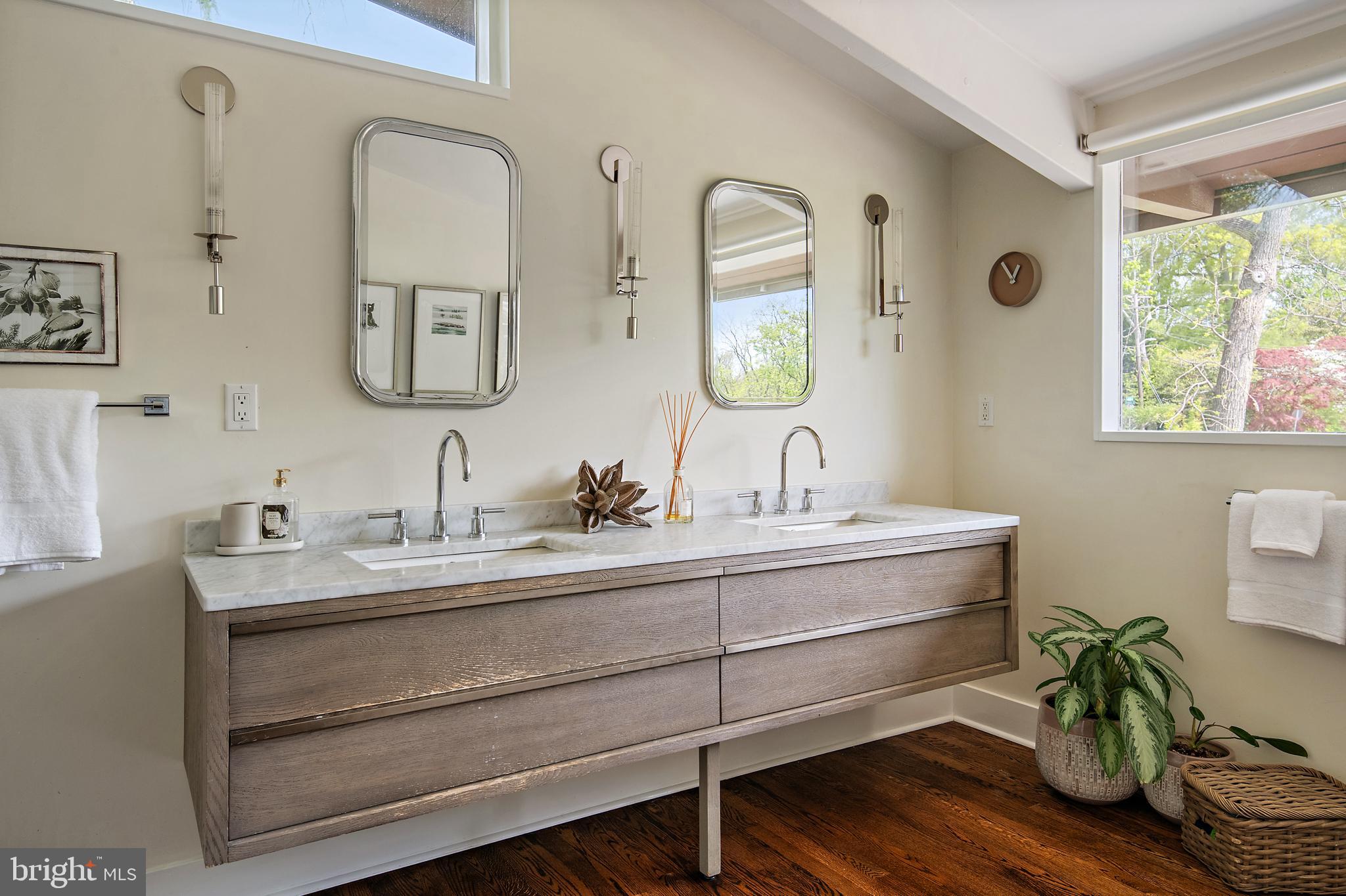 PENDENNIS MOUNT - Residential