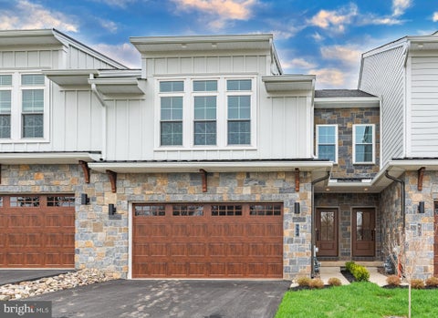 Townhouse For Sale - 734 Emory Ct. Ct<br/> HORSHAM, PA 19044