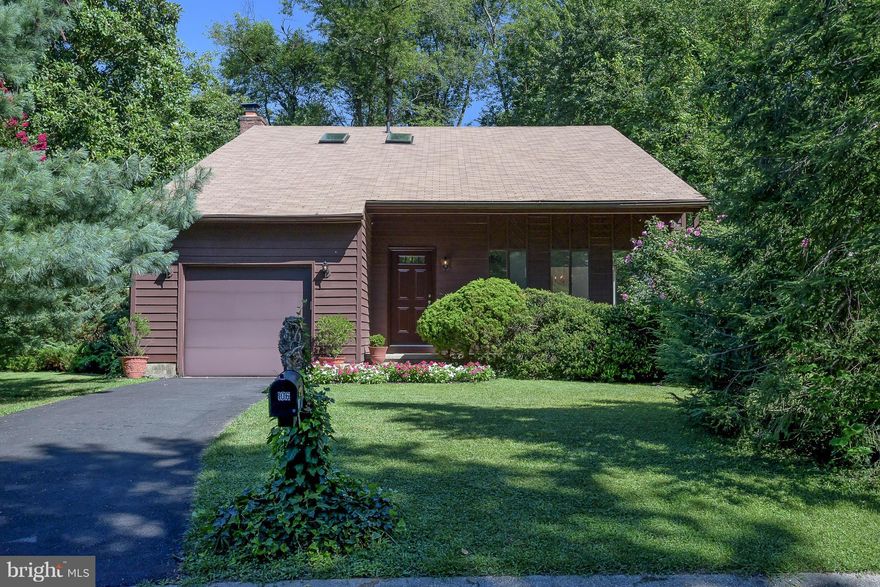 Gorgeous landscaped yard and an adorable house, all in the peaceful Berrywood West community. Inside you ll find spacious and freshly painted rooms, including an updated kitchen with a tile floor and granite countertops. Tons of natural light pours in from the windows and bathroom skylights. The private backyard has a wooden deck, with a retractable awning, ideal for relaxing and entertaining.